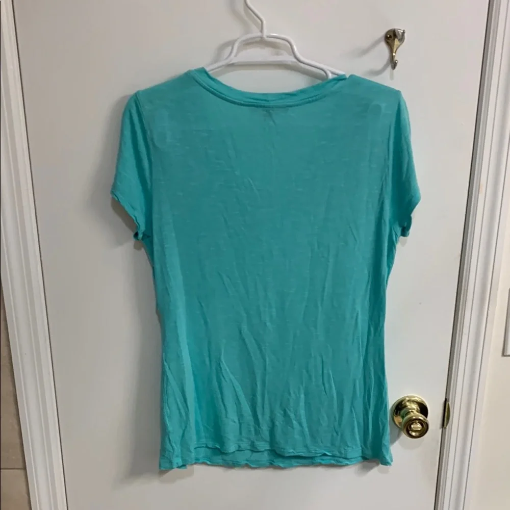 Lisa Rinna Collection Green Asymmetrical Cap Sleeve Tee - Picture 4 of 7